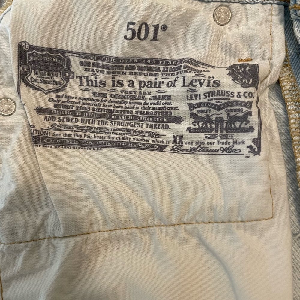 Levi’s 501 distressed shorts - Picture 5 of 9